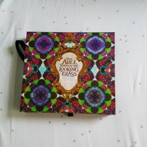 Alice through the looking glass palette